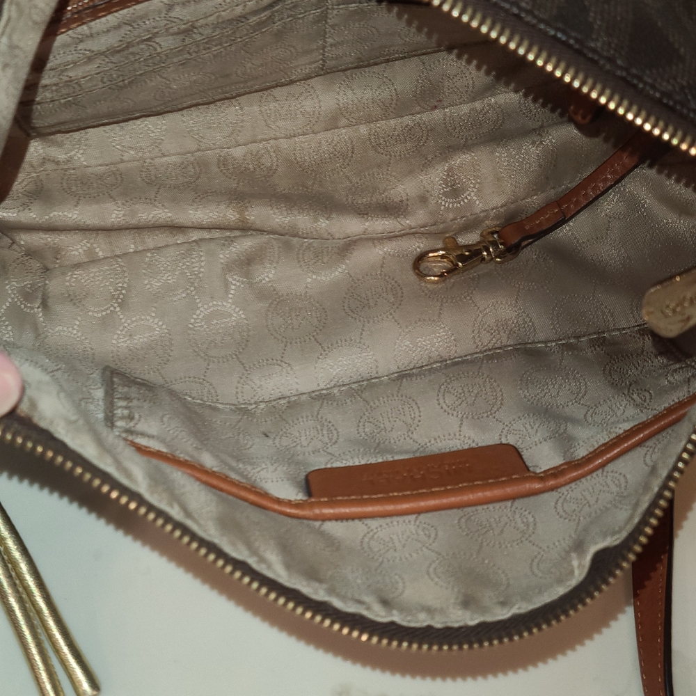 Michael Kors Trisha Brown Crossbody Bag 8" x11" x 3" GUC - Picture 8 of 13